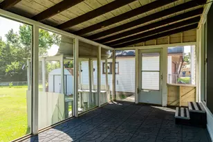 425 S Clarendon Ave, Addison, IL 60101 - Photo 28