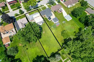 425 S Clarendon Ave, Addison, IL 60101 - Photo 4