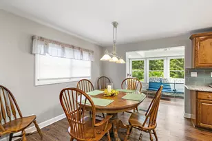 101 S Cedarcrest Dr, Schaumburg, IL 60193 - Photo 8