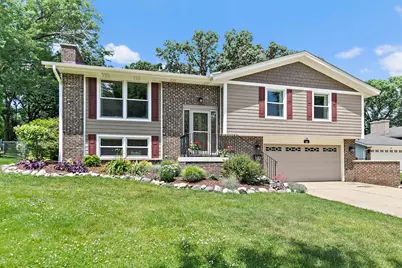 101 S Cedarcrest Drive, Schaumburg, IL 60193 - Photo 2