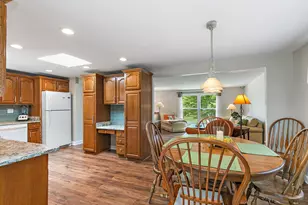 101 S Cedarcrest Dr, Schaumburg, IL 60193 - Photo 14