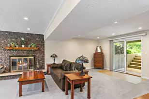 101 S Cedarcrest Dr, Schaumburg, IL 60193 - Photo 26