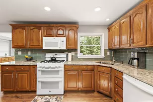 101 S Cedarcrest Dr, Schaumburg, IL 60193 - Photo 10