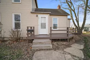 201 W Chestnut St, Fairbury, IL 61739 - Photo 4