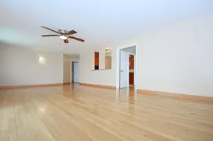8999 Kennedy Dr, Des Plaines, IL 60016 - Photo 6