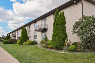 8999 Kennedy Dr, Des Plaines, IL 60016 - Photo 2