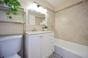 8999 Kennedy Dr, Des Plaines, IL 60016 - Photo 14