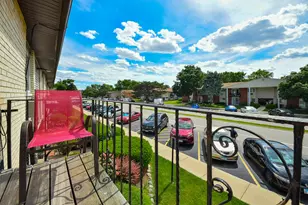 8999 Kennedy Dr, Des Plaines, IL 60016 - Photo 12