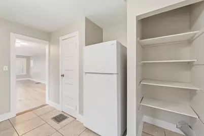 523 Batavia Avenue, Aurora, IL 60506 - Photo 8
