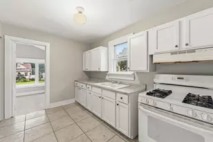 523 Batavia Ave, Aurora, IL 60506 - Photo 6