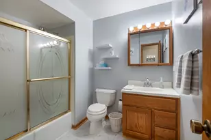 706 Greenbriar Ln, Lindenhurst, IL 60046 - Photo 10