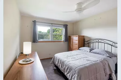 706 Greenbriar Lane, Lindenhurst, IL 60046 - Photo 6