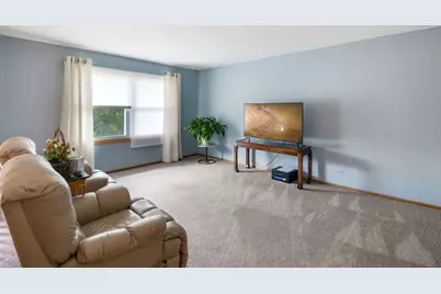 706 Greenbriar Lane, Lindenhurst, IL 60046 - Photo 2