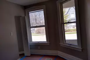 472 N Spring St, Elgin, IL 60120 - Photo 6