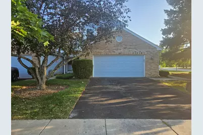 10 King Drive, Streamwood, IL 60107 - Photo 1