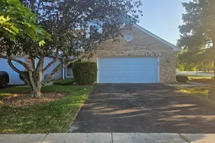 10 King Dr, Streamwood, IL 60107 - Photo 1