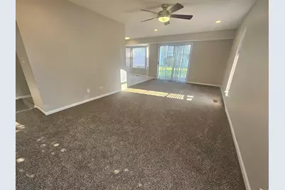 10 King Drive, Streamwood, IL 60107 - Photo 6