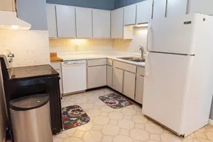 873 Yorkshire Ln, Crystal Lake, IL 60014 - Photo 10