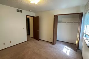 912 Pomona Dr, Champaign, IL 61822 - Photo 10