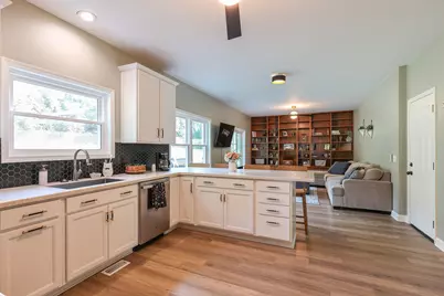 16 Crystal Ridge Drive, Crystal Lake, IL 60012 - Photo 6