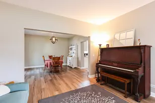 16 Crystal Ridge Dr, Crystal Lake, IL 60012 - Photo 4
