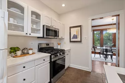1469 W Berteau Avenue #303, Chicago, IL 60613 - Photo 12