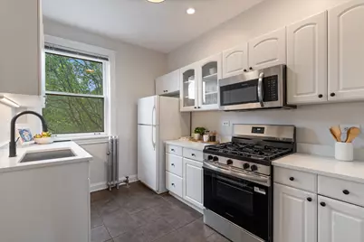 1469 W Berteau Avenue #303, Chicago, IL 60613 - Photo 10