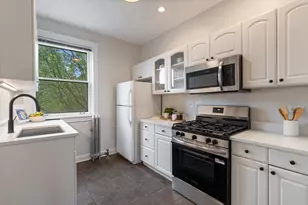 1469 W Berteau Ave, Chicago, IL 60613 - Photo 10