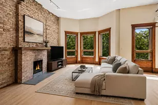 3717 N Pine Grove Ave, Chicago, IL 60613 - Photo 4