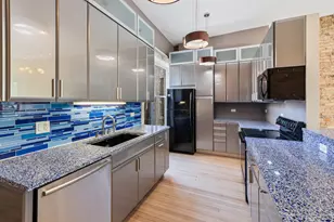3717 N Pine Grove Ave, Chicago, IL 60613 - Photo 16