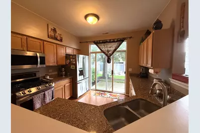 2871 Falling Waters Lane, Lindenhurst, IL 60046 - Photo 8