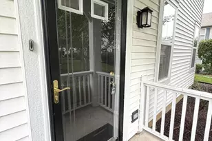 2871 Falling Waters Ln, Lindenhurst, IL 60046 - Photo 2