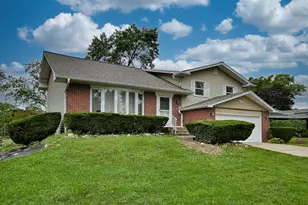 208 Sumac Ln, Schaumburg, IL 60193 - Photo 1