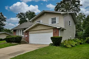 208 Sumac Ln, Schaumburg, IL 60193 - Photo 2