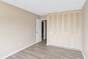 1500 Robin Cir, Hoffman Estates, IL 60194 - Photo 10