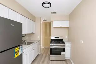 1500 Robin Cir, Hoffman Estates, IL 60194 - Photo 2