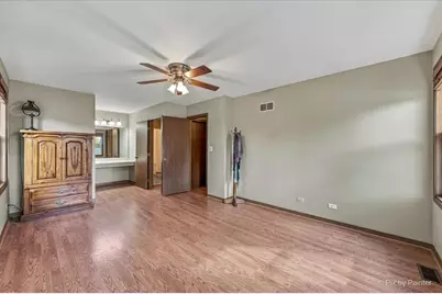 1253 Evergreen Drive, Carol Stream, IL 60188 - Photo 8