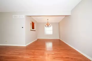 1329 Stonegate Rd, Naperville, IL 60540 - Photo 10