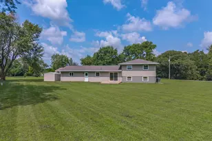 15795 E 2550 North Rd, Hudson, IL 61748 - Photo 4