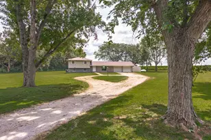15795 E 2550 North Rd, Hudson, IL 61748 - Photo 2