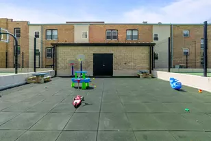 3930 N Pine Grove Ave, Chicago, IL 60613 - Photo 18