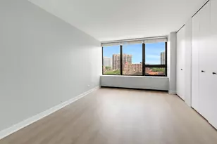3930 N Pine Grove Ave, Chicago, IL 60613 - Photo 10
