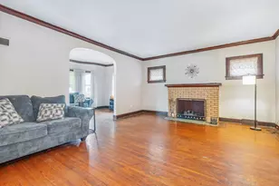 421 N William St, Joliet, IL 60435 - Photo 2