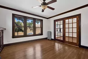 2439 W Birchwood St, Chicago, IL 60645 - Photo 4