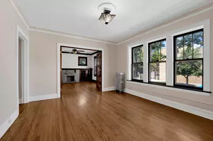 2439 W Birchwood St, Chicago, IL 60645 - Photo 6