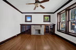 2439 W Birchwood St, Chicago, IL 60645 - Photo 2