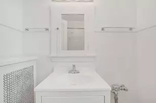 2439 W Birchwood St, Chicago, IL 60645 - Photo 16