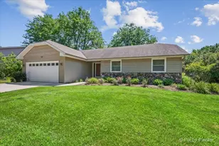 725 N Vista Dr, Algonquin, IL 60102 - Photo 2