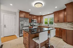 725 N Vista Dr, Algonquin, IL 60102 - Photo 10