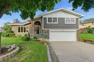 919 Hillview Dr, Lemont, IL 60439 - Photo 1
